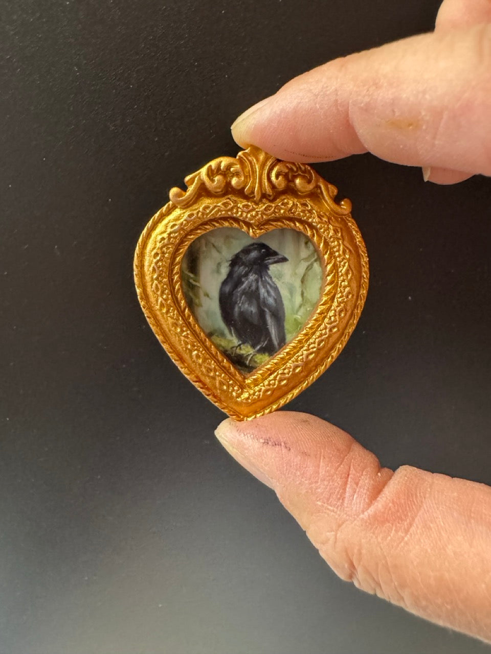 Crow Magnet